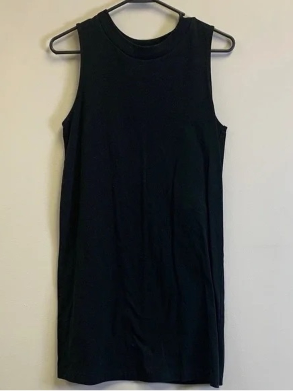 Minimal Sleeveless Black Shift Dress